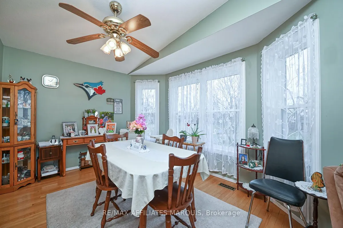 4 OTTERDALE Crescent, ON K7A 0J4