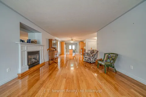 356 Broadway Street, ON N4G 3S3