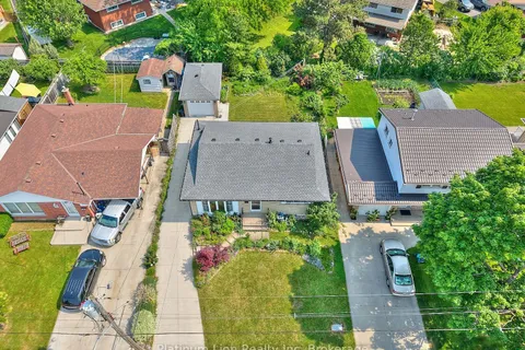 19 Secord Drive, ON L8K 3W6