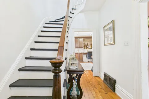 20 Queen Street, ON N0G 2R0