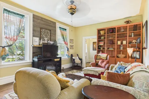 20 Queen Street, ON N0G 2R0