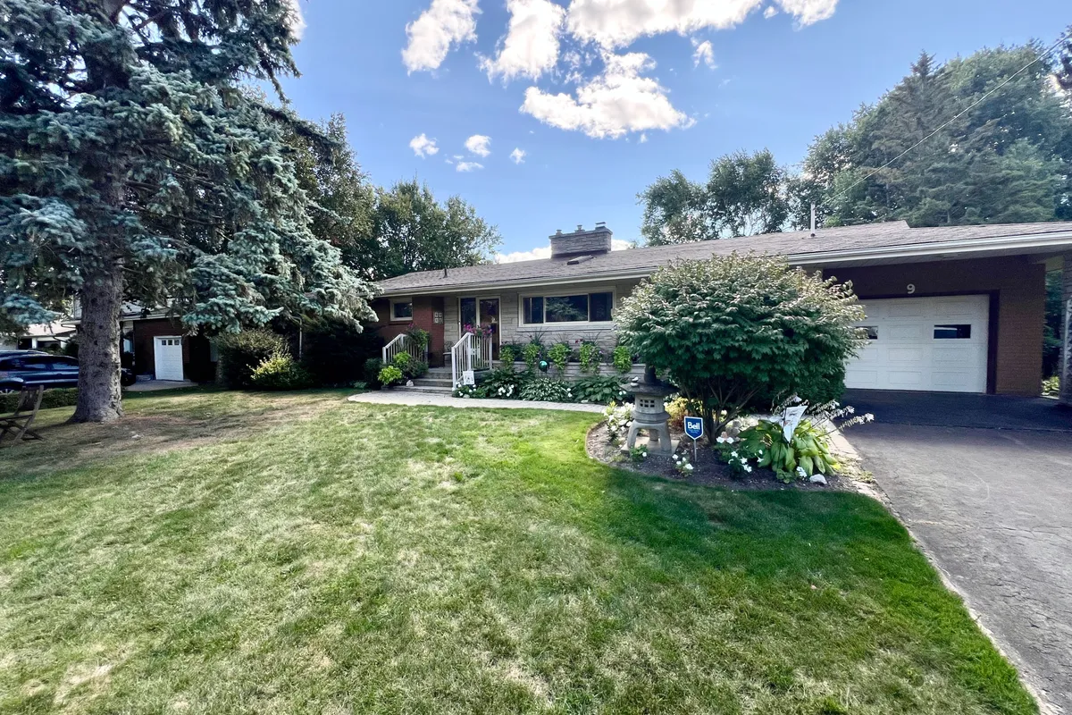 9 Sunset Drive, ON K8N 1Y4