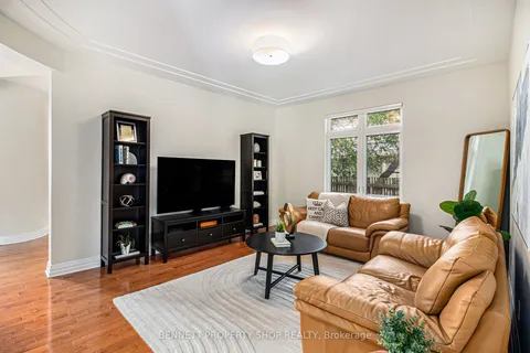 1934 Lenester Avenue, ON K2A 1J9