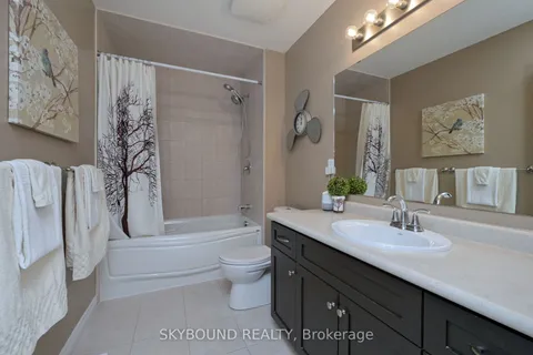 102 Oakes Crescent, ON N1E 0J5