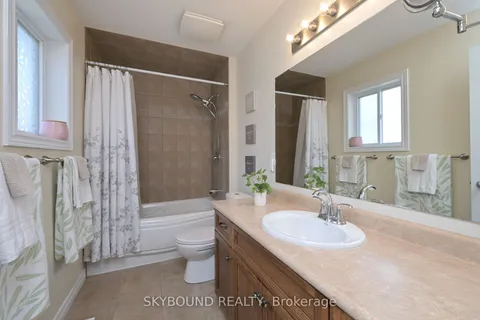 102 Oakes Crescent, ON N1E 0J5