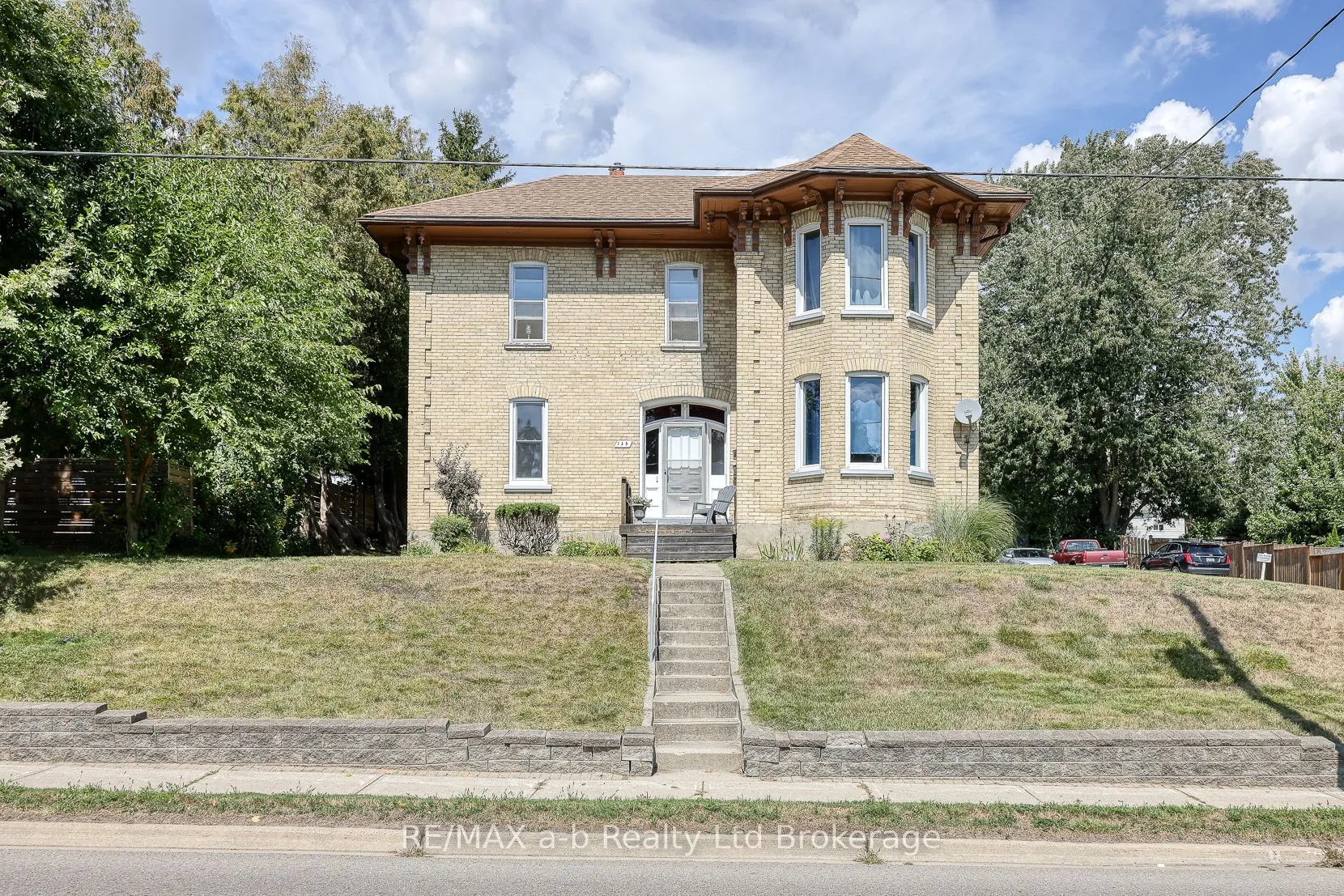 135 Canterbury Street, ON N5C 1E1