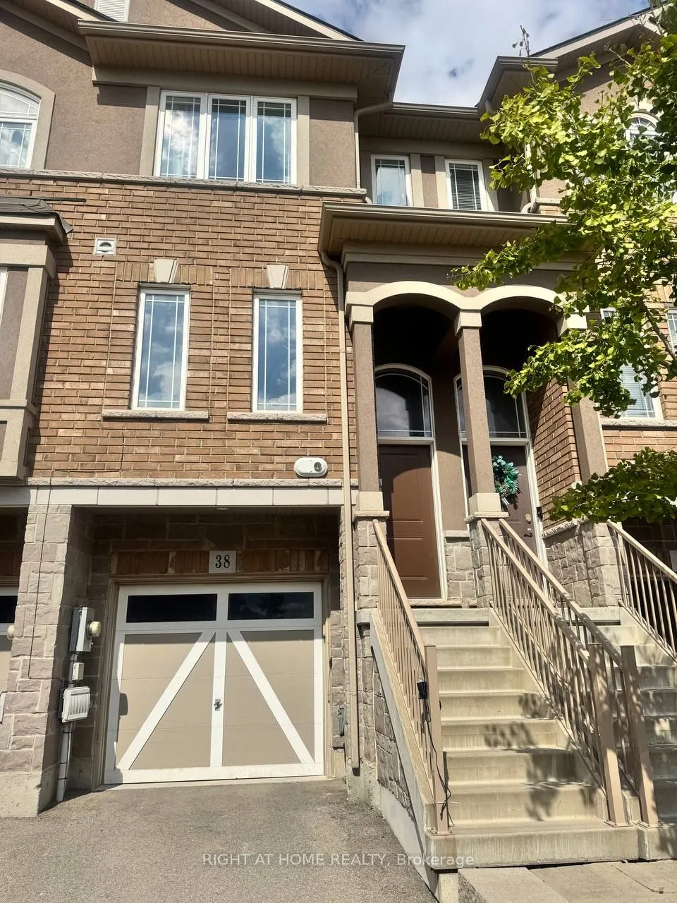 38 Bloom Crescent, ON L0R 1P0