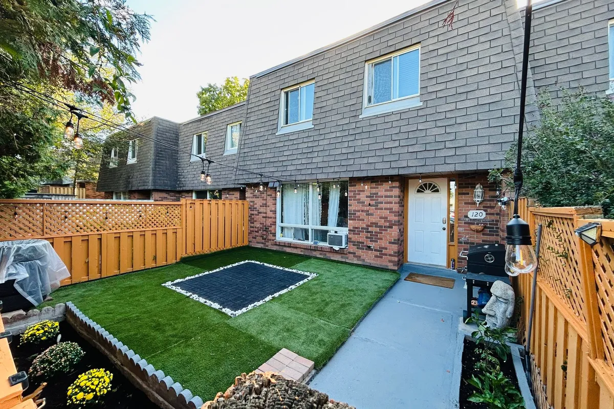 120 Royalton Private, ON K1V 9S3