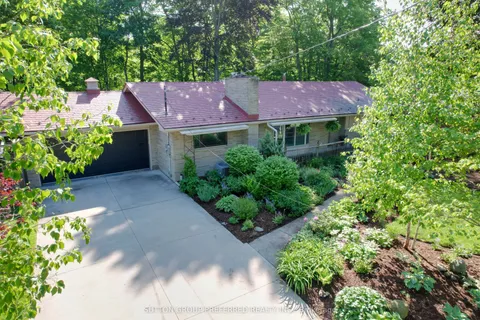 7 Metamora Crescent, ON N6G 1R2