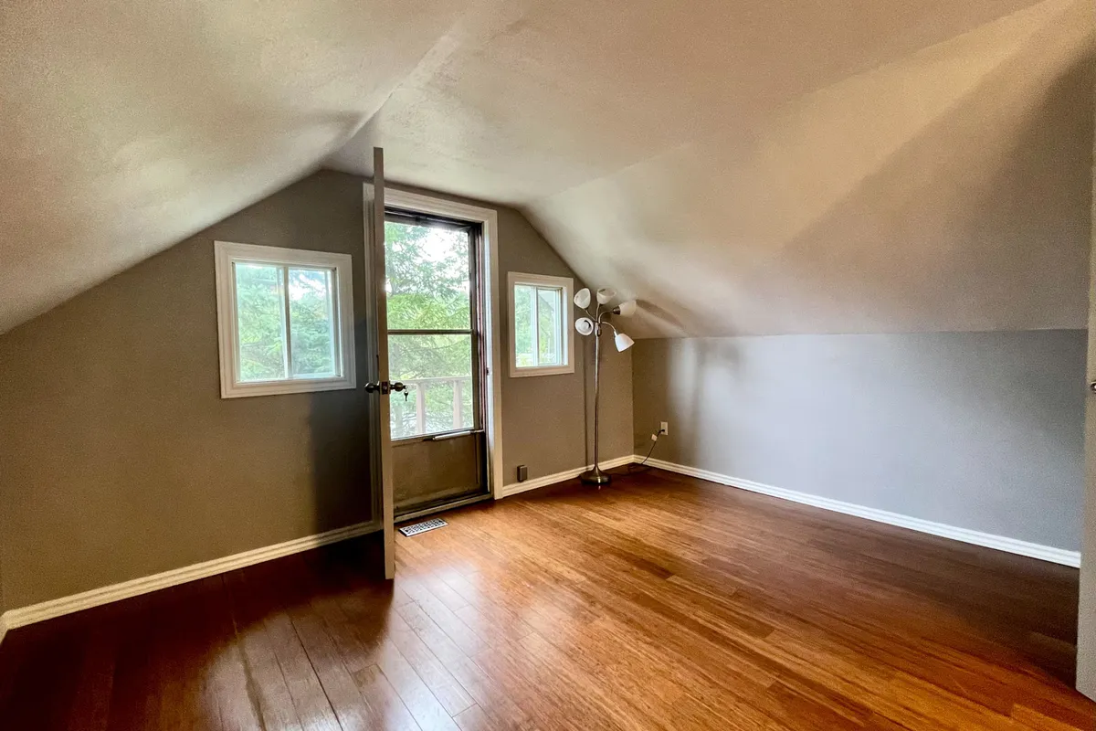 93 A Hood Avenue, ON P0M 1C0