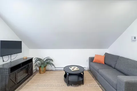 162 Wellington Street, ON N7A 3T4