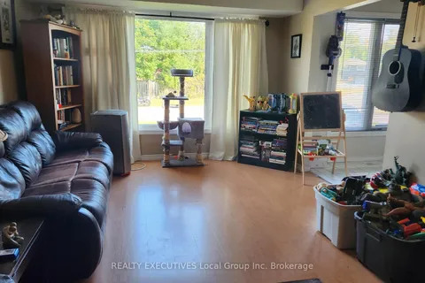 10 CHARLTON Crescent, ON P1A 3M9