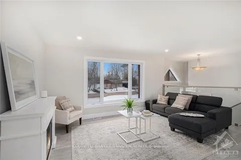 902 Munro Drive, ON K7S 3G8