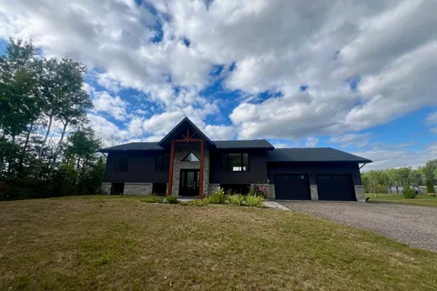 902 Munro Drive, ON K7S 3G8