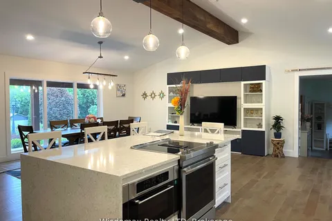 341 LAKESHORE Road, ON L0S 1J0