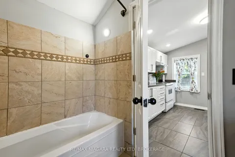 4 Woodland Avenue, ON L2R 5A2