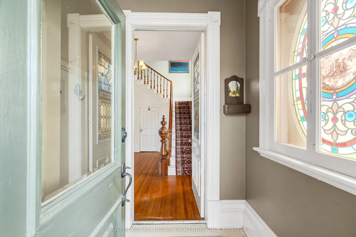 24 Lake Avenue, ON K7C 1L4