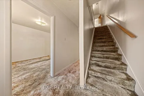 198 Hinchey Avenue, ON K1Y 1L7