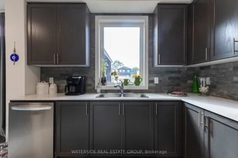 38 Oriole Crescent, ON L3K 6E2