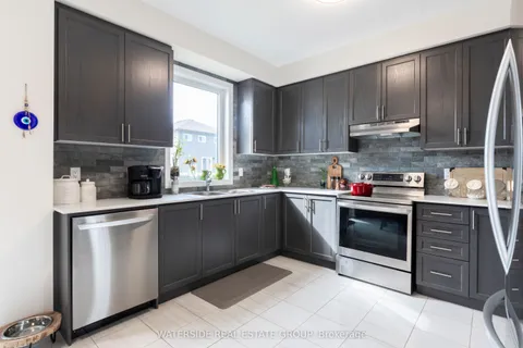 38 Oriole Crescent, ON L3K 6E2