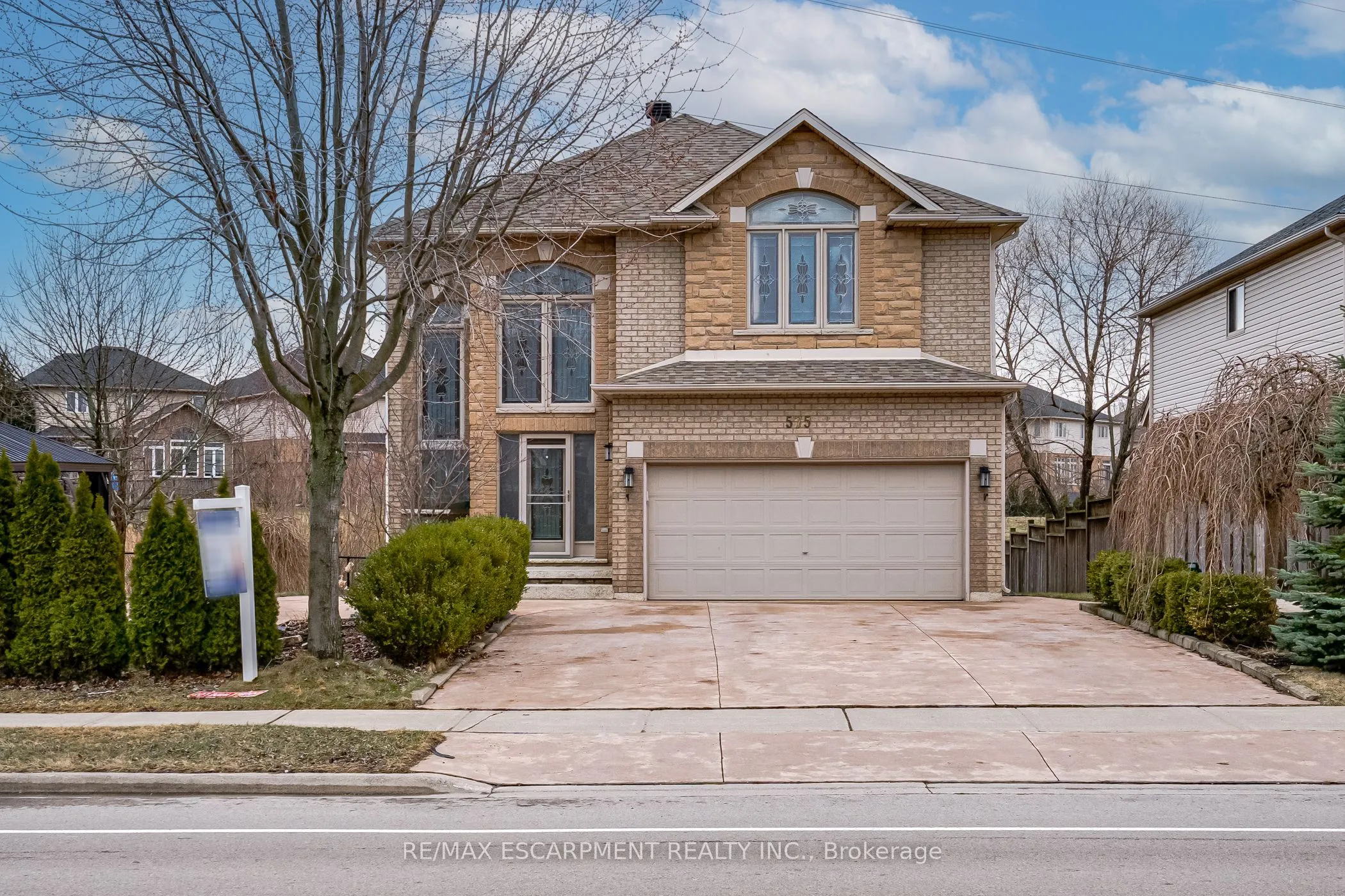 575 Stonehenge Drive, ON L9K 1T4