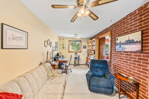 284 Helen Street, ON K7L 4P7