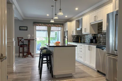 818 Eighth Street, ON K7V 4K9