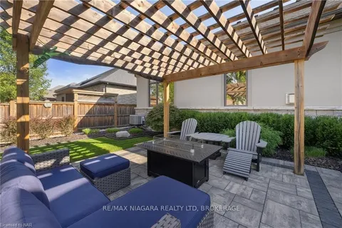 34 ANGELS Drive, ON L0S 1J1