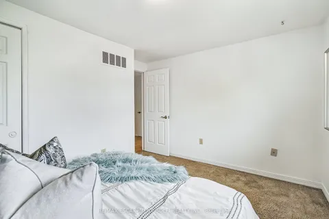 9 Valanna Court, ON L9C 7A3