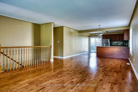 180 Drapers Street, ON L3C 7N2