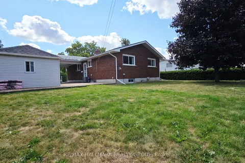 38 Hadley Circle, ON K2H 6N9