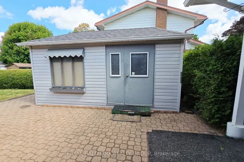 38 Hadley Circle, ON K2H 6N9