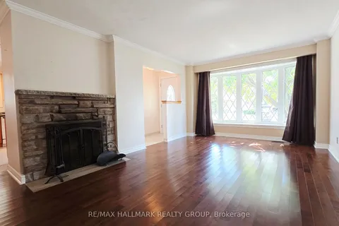 38 Hadley Circle, ON K2H 6N9