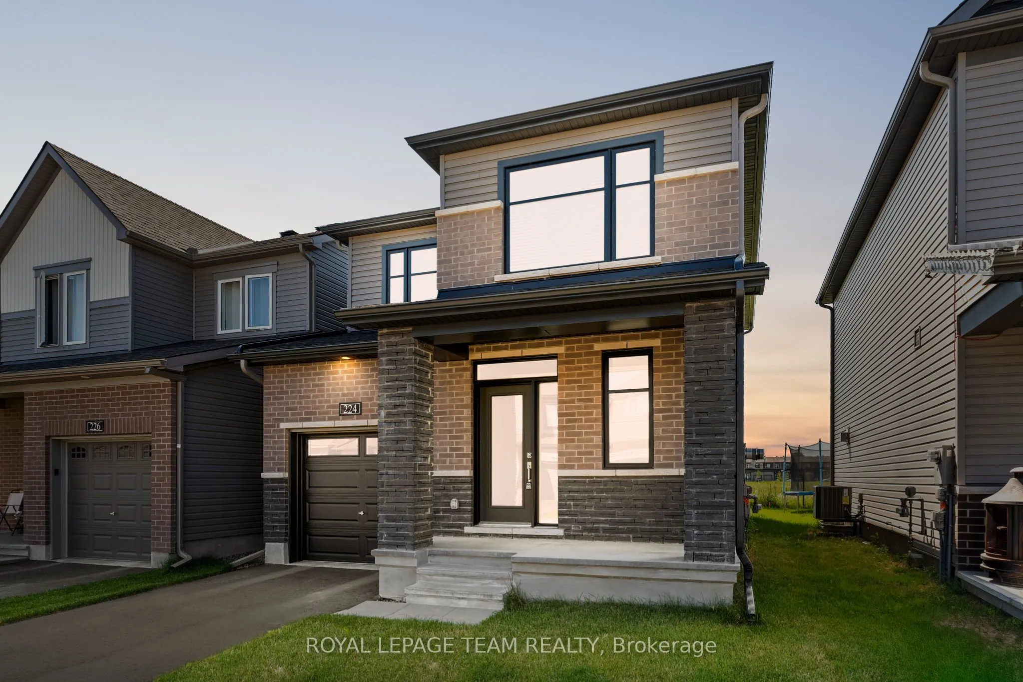 224 ELSIE MACGILL Walk, ON K2W 0L4