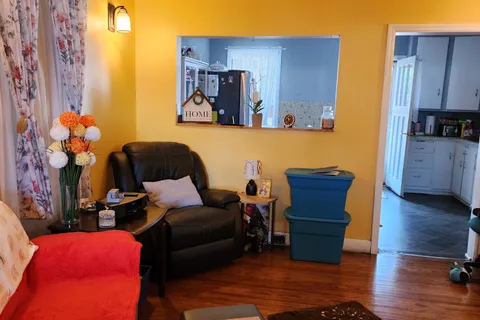 70 Mayflower Avenue, ON L8L 2K4