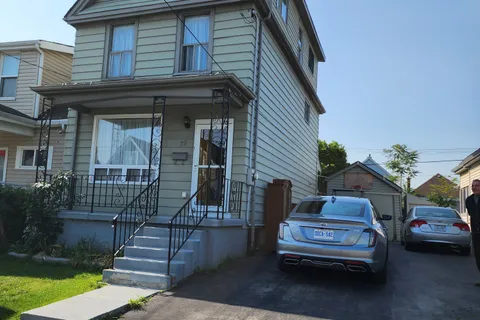 70 Mayflower Avenue, ON L8L 2K4