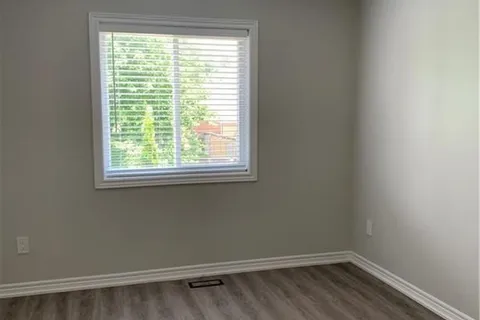 7 Hollinrake Avenue, ON N3T 0A6