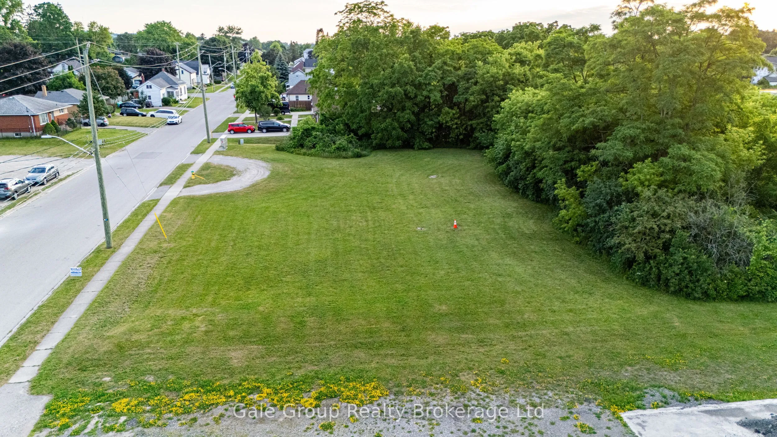 877 Dufferin Street, ON N4S 1Y8