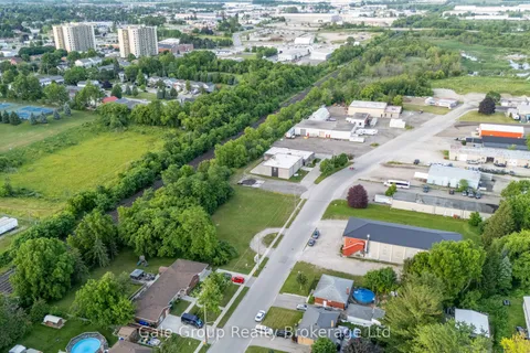 877 Dufferin Street, ON N4S 1Y8