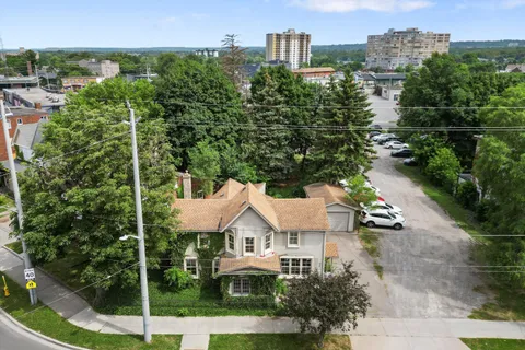 228 King Street, ON L2R 3J9