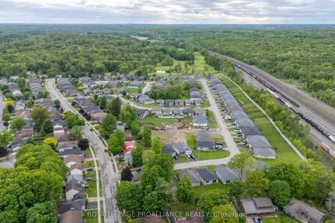 105 Manahan Court, ON K6V 7J2