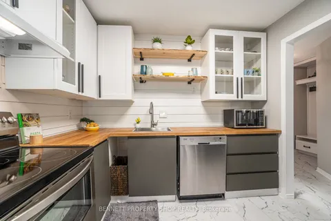 43 Roblyn Way, ON K2G 5Z5