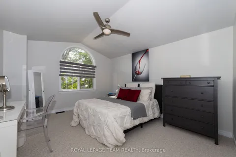 5 Sundew Court, ON K2S 1Z5