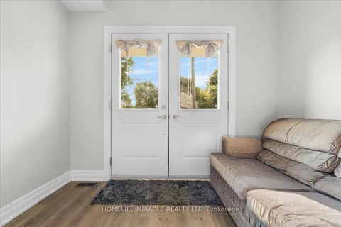 307 Cook Street, ON N4L 1H4