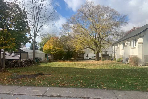 W/S Fielden Avenue, ON L3K 4V4