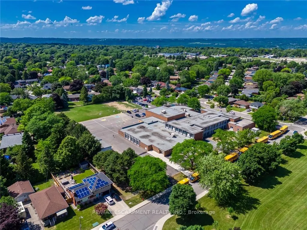 176 Laurier Avenue, ON L9C 3S6