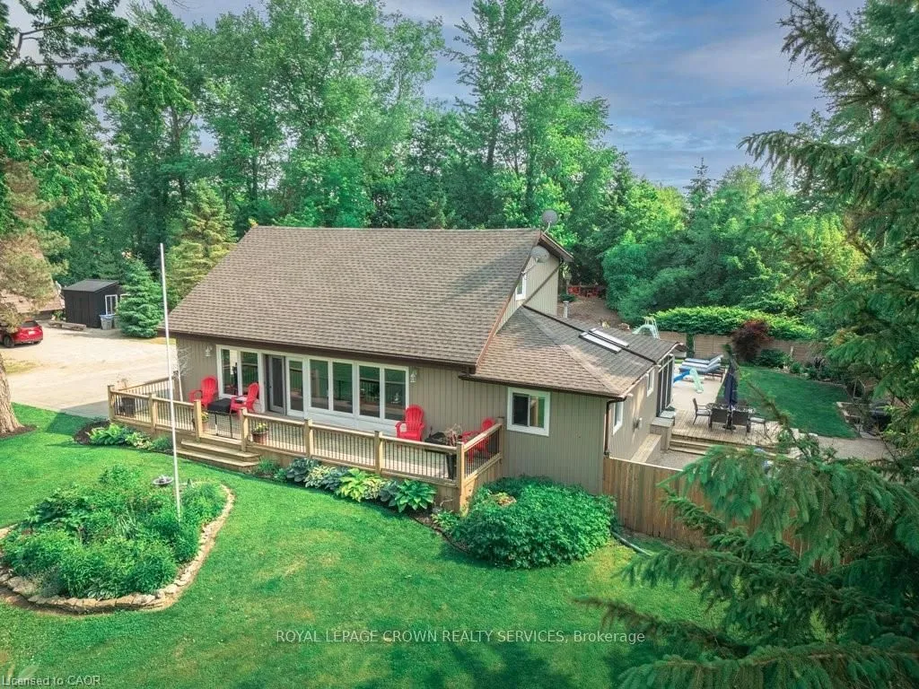 Detached 4 bedroom 2 bathroom at 8463 Defore Drive in Lambton Shores - MLS# X12397698