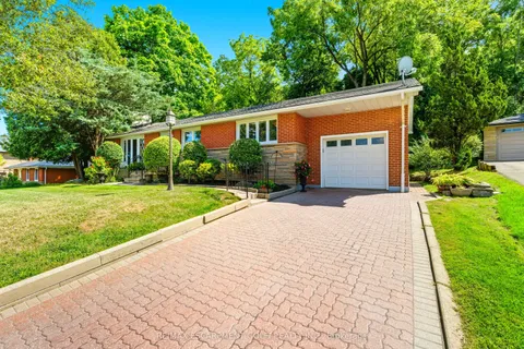 894 Bishop Place, ON L9G 3E5