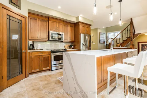 19 Turtle Point Private, ON K2K 3P1