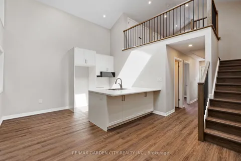 34 Kenworth Drive, ON L2M 4S2